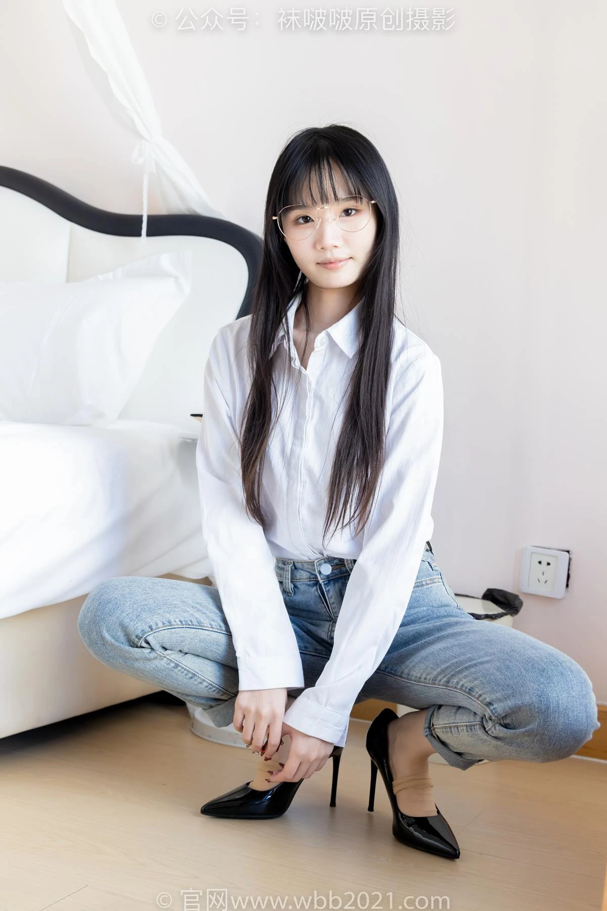 [BoBoSocks袜啵啵]NO.559 甜甜圈-高跟鞋、短肉丝、垫脚半蹲半脱袜子剧情[146P/1V/6.22GB]