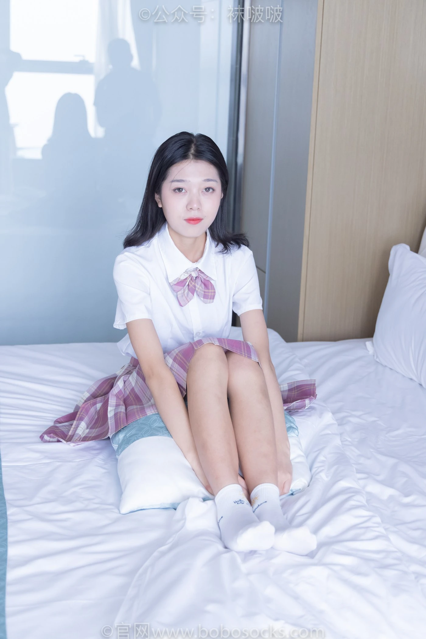 [BoBoSocks袜啵啵]NO.052 瑶瑶-JK至服、帆布鞋、白棉袜、裸足 [133P/1V/6.58GB]