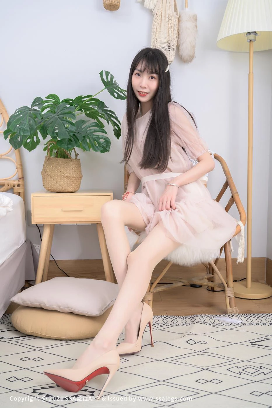 [SSA丝社]超清写真 NO.764 模特团团的肉色油亮开裆丝袜（上）[124P/2.83GB]