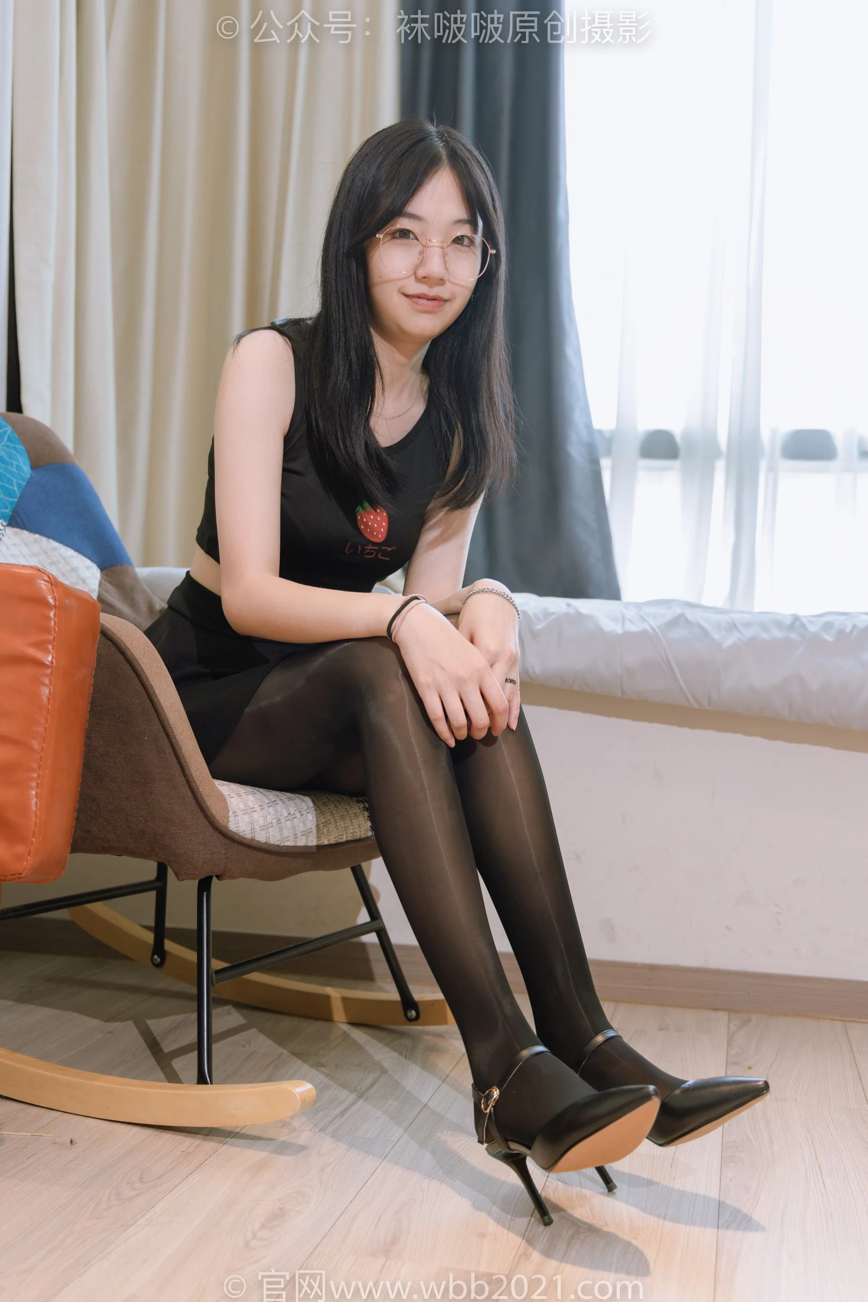[BoBoSocks袜啵啵]NO.396 小甜豆-两双高跟鞋、油亮黑丝、油亮蓝丝[140P/2V/7.38GB]