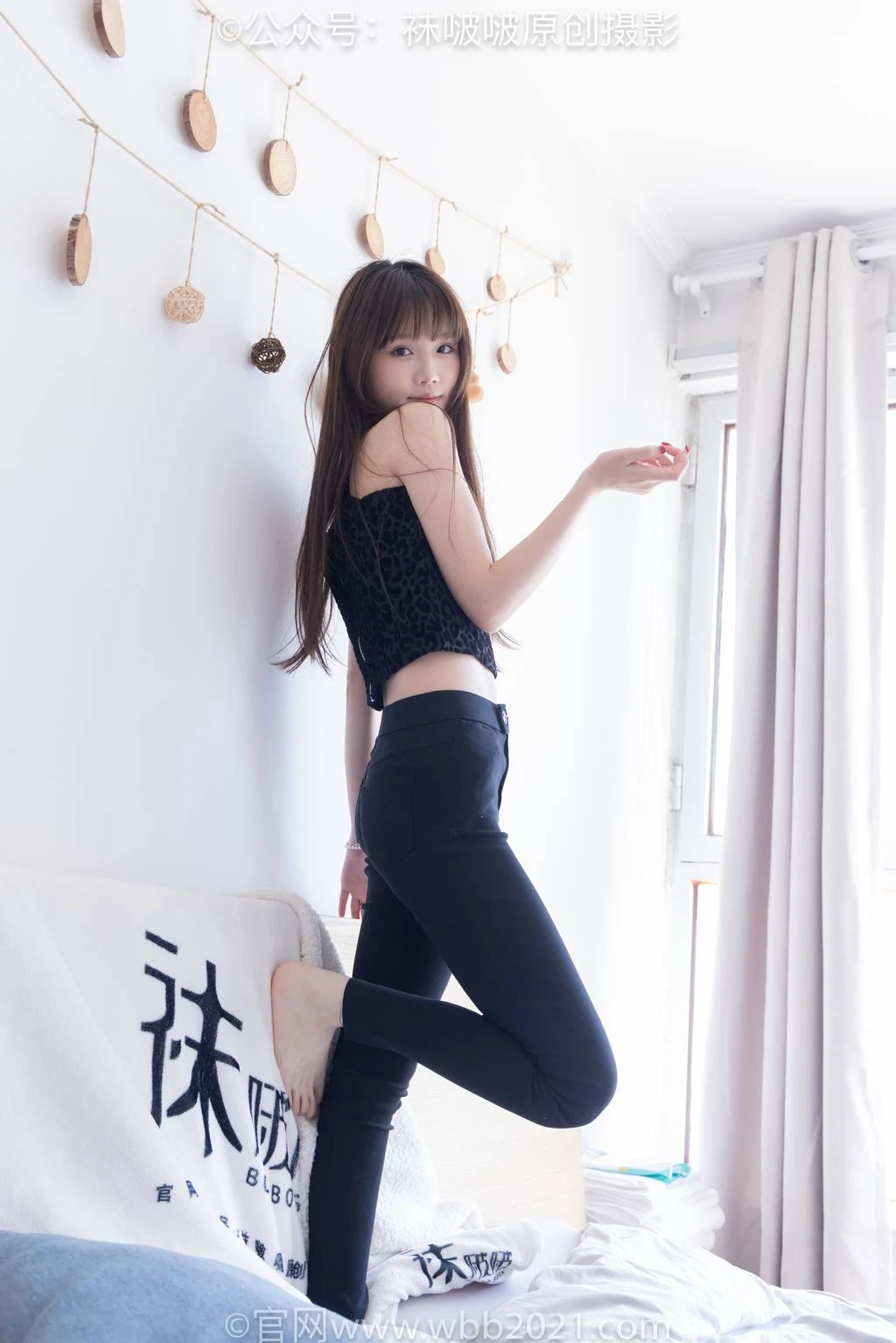 [BoBoSocks袜啵啵]NO.598 甜甜圈-马丁靴、薄肉丝、裸足[148P/1V/6.20GB]
