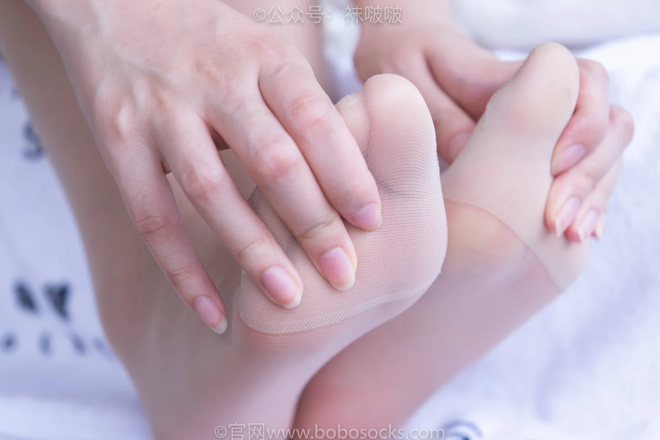 [BoBoSocks袜啵啵]NO.069 小甜豆-vans板鞋、白棉袜、肉丝 [135P/1V/7.78GB]