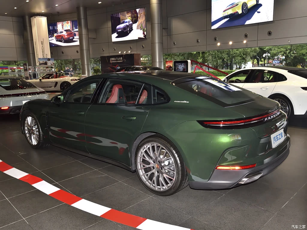 保时捷_Panamera 2026款 Panamera 4 行政加长尽享版 2.9T 高清图集