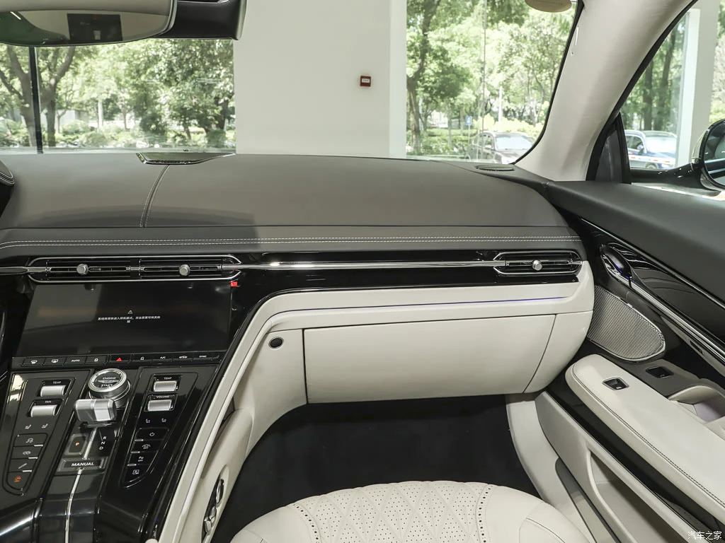 阿斯顿・马丁_阿斯顿・马丁DB12 2025款 4.0T V8 Coupe 高清图集