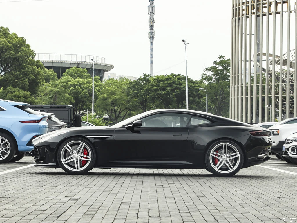 阿斯顿・马丁_阿斯顿・马丁DB12 2025款 4.0T V8 Coupe 高清图集