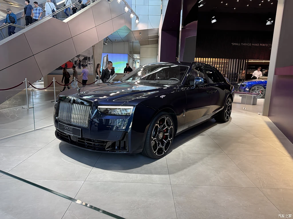 劳斯莱斯_古思特 2025款 Black Badge 高清图集