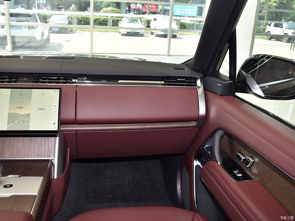 路虎_揽胜 2026款 3.0 L6 400PS 黑骏版 高清图集