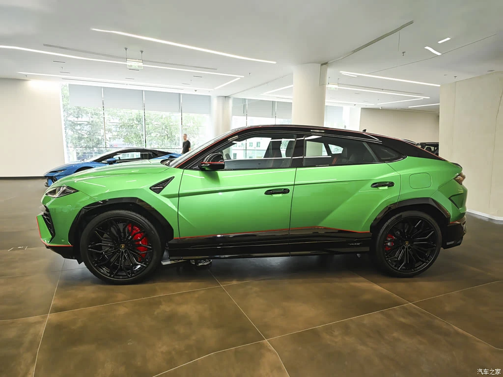 兰博基尼_Urus SE 2026款 4.0T Tettonero 特别版 高清图集