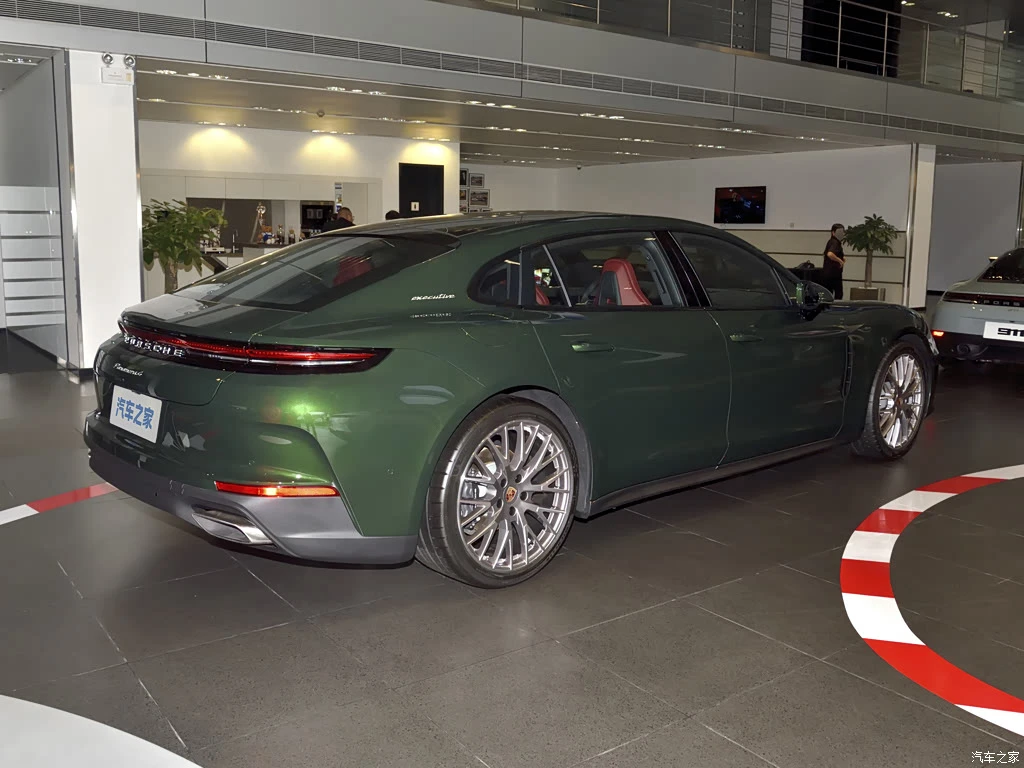 保时捷_Panamera 2026款 Panamera 4 行政加长尽享版 2.9T 高清图集