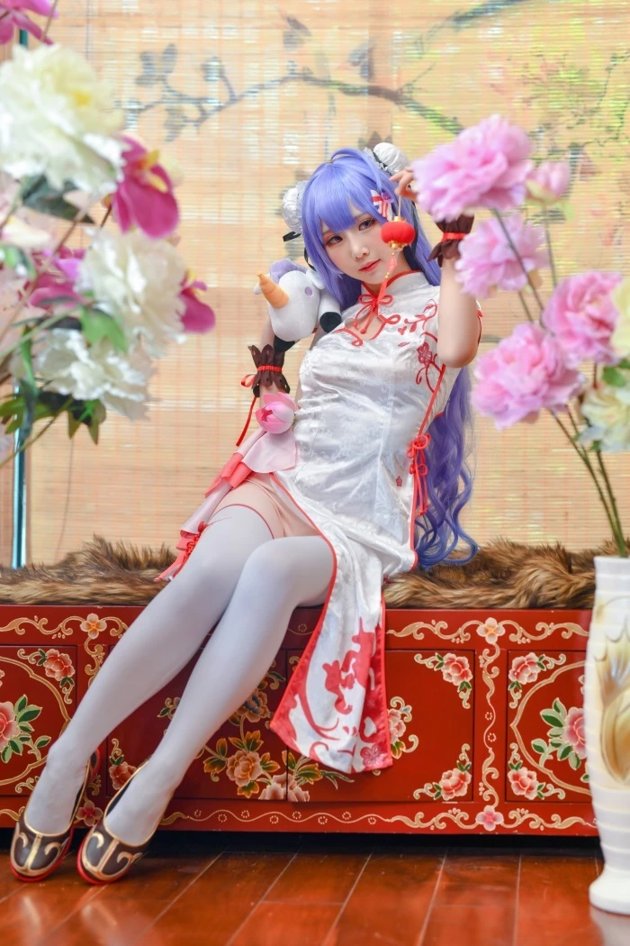 网红Coser@面饼仙儿 – 白丝旗袍 [20P/230MB]