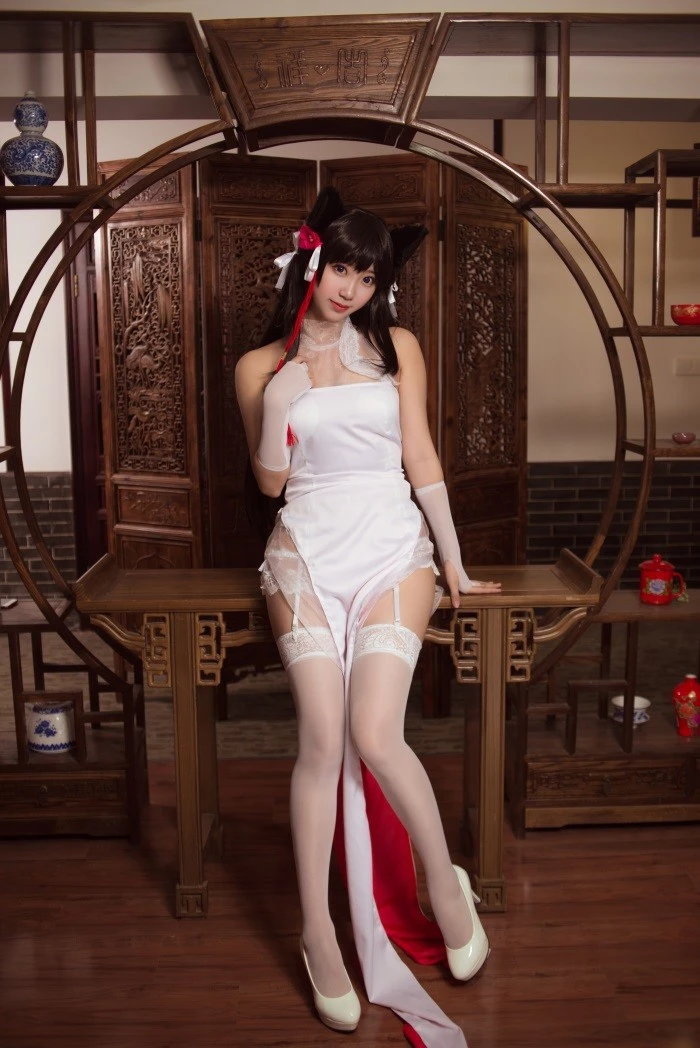 微博红人动漫Coser@-黑川-白色獒犬旗袍 [15P/175MB]
