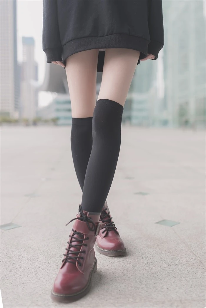 风之领域精品写真@No.145 纤细的黑丝小长腿 [48P/186MB]