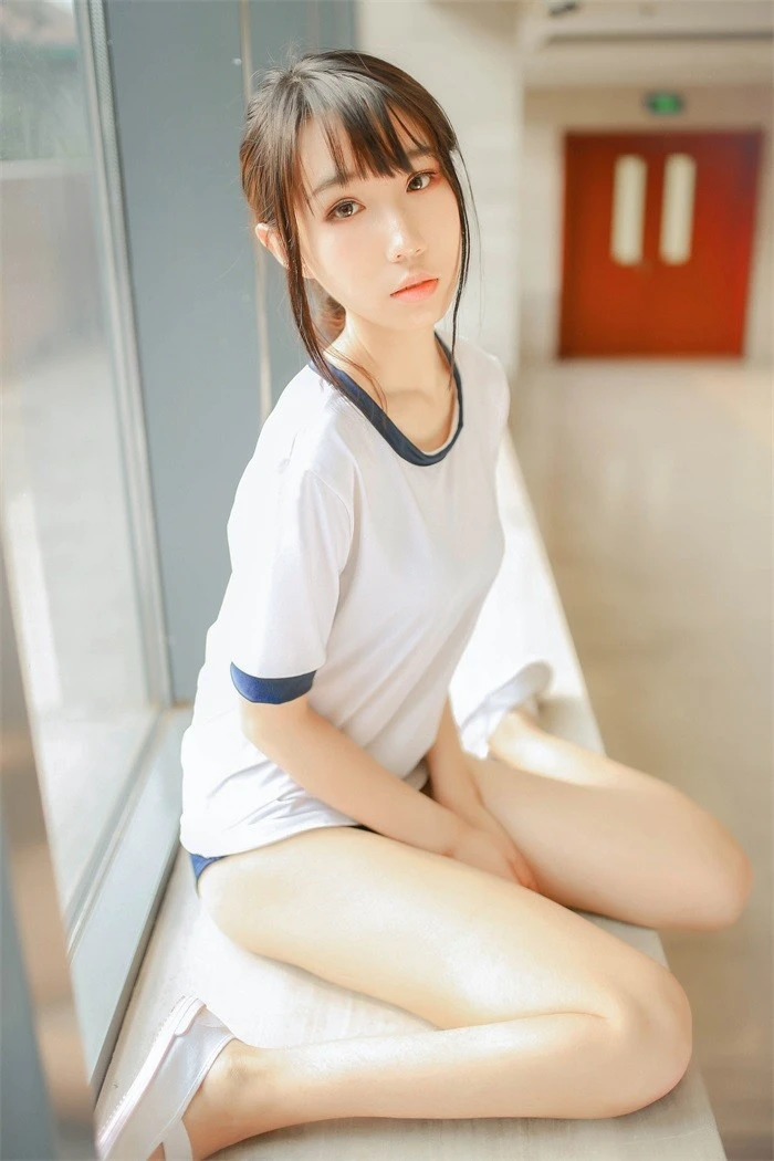 风之领域精品写真@No.103 一席白色超短裤 [46P/130MB]