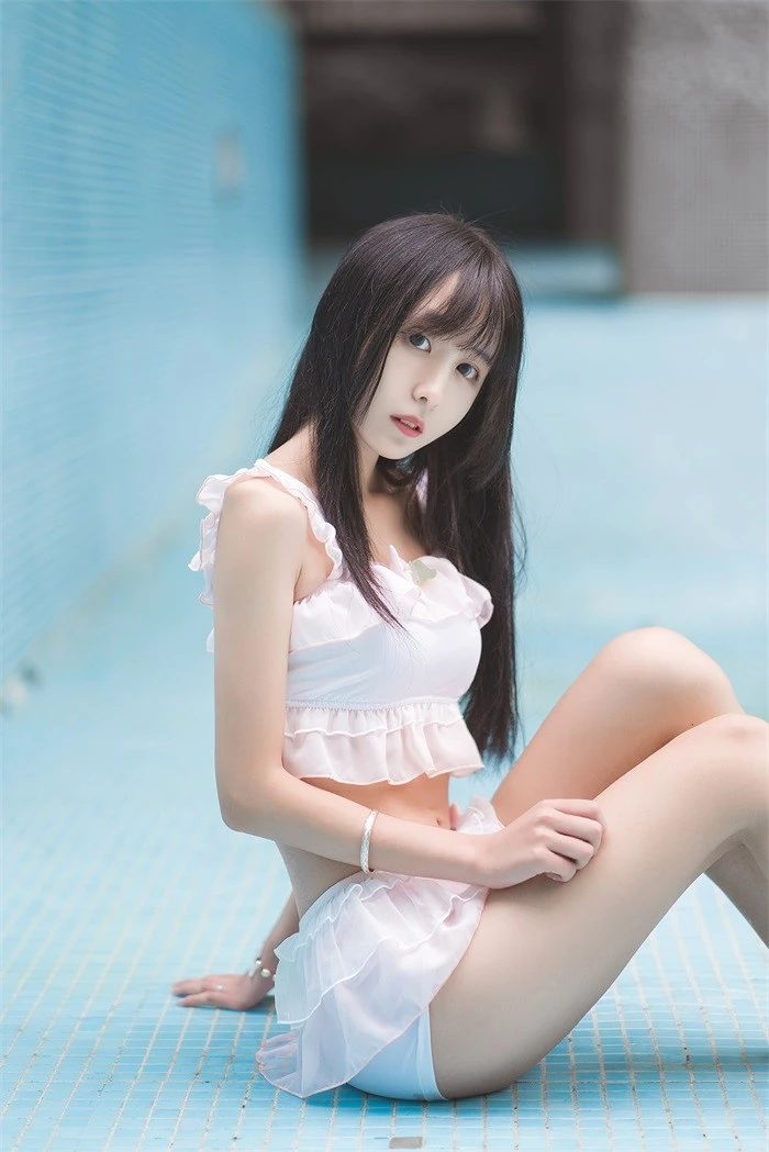 风之领域精品写真@No.090 泳池里的小美人鱼 [40P/163MB]