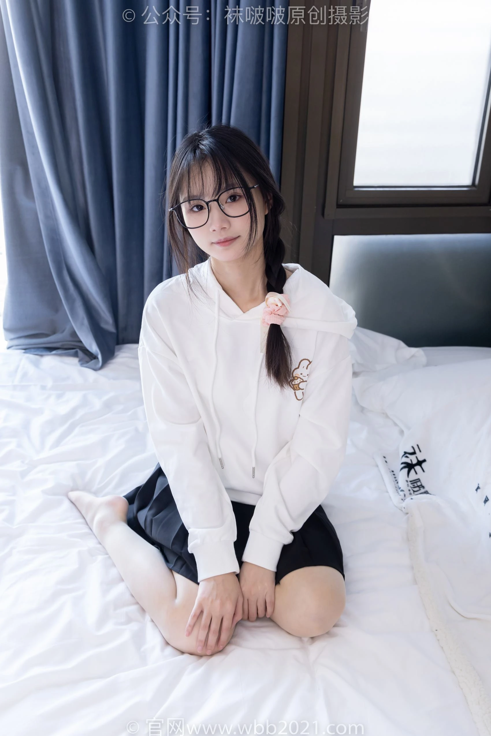[BoBoSocks袜啵啵]NO.368 甜甜圈-运动鞋、白棉袜、油亮肉丝[160P/1V/5.72GB]