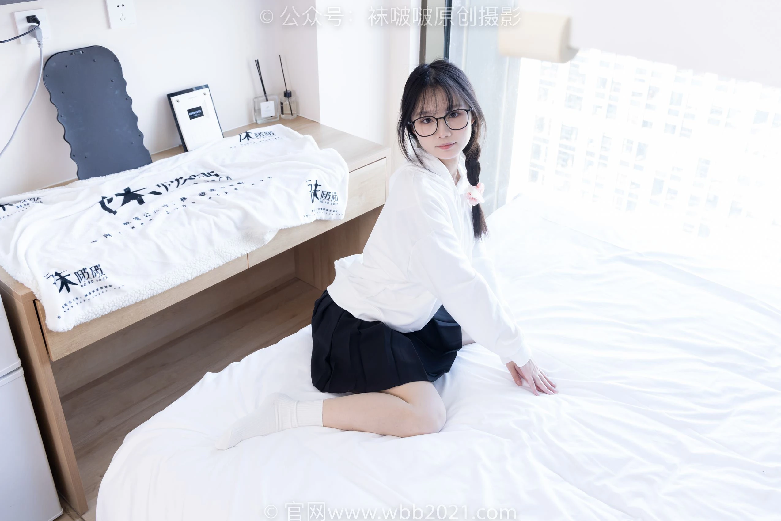 [BoBoSocks袜啵啵]NO.368 甜甜圈-运动鞋、白棉袜、油亮肉丝[160P/1V/5.72GB]
