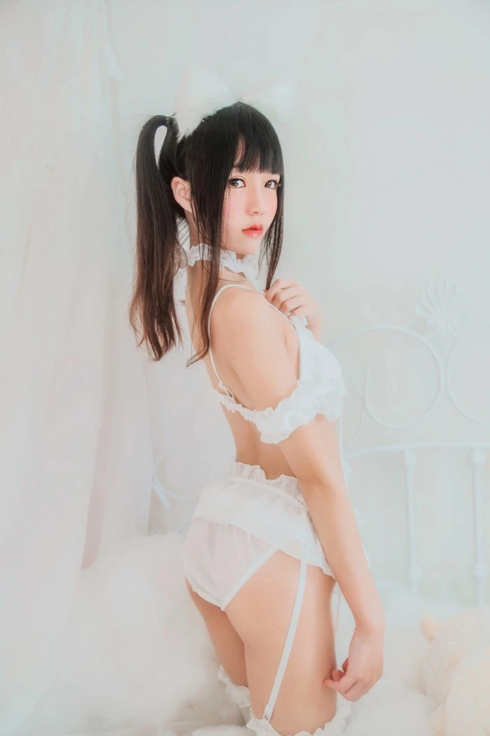 萝莉风COS 桜桃喵 – 纯洁的小白猫COS [32P/234MB]