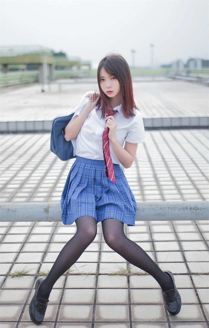 网红Coser@疯猫ss – 天台JK [30P/164MB]