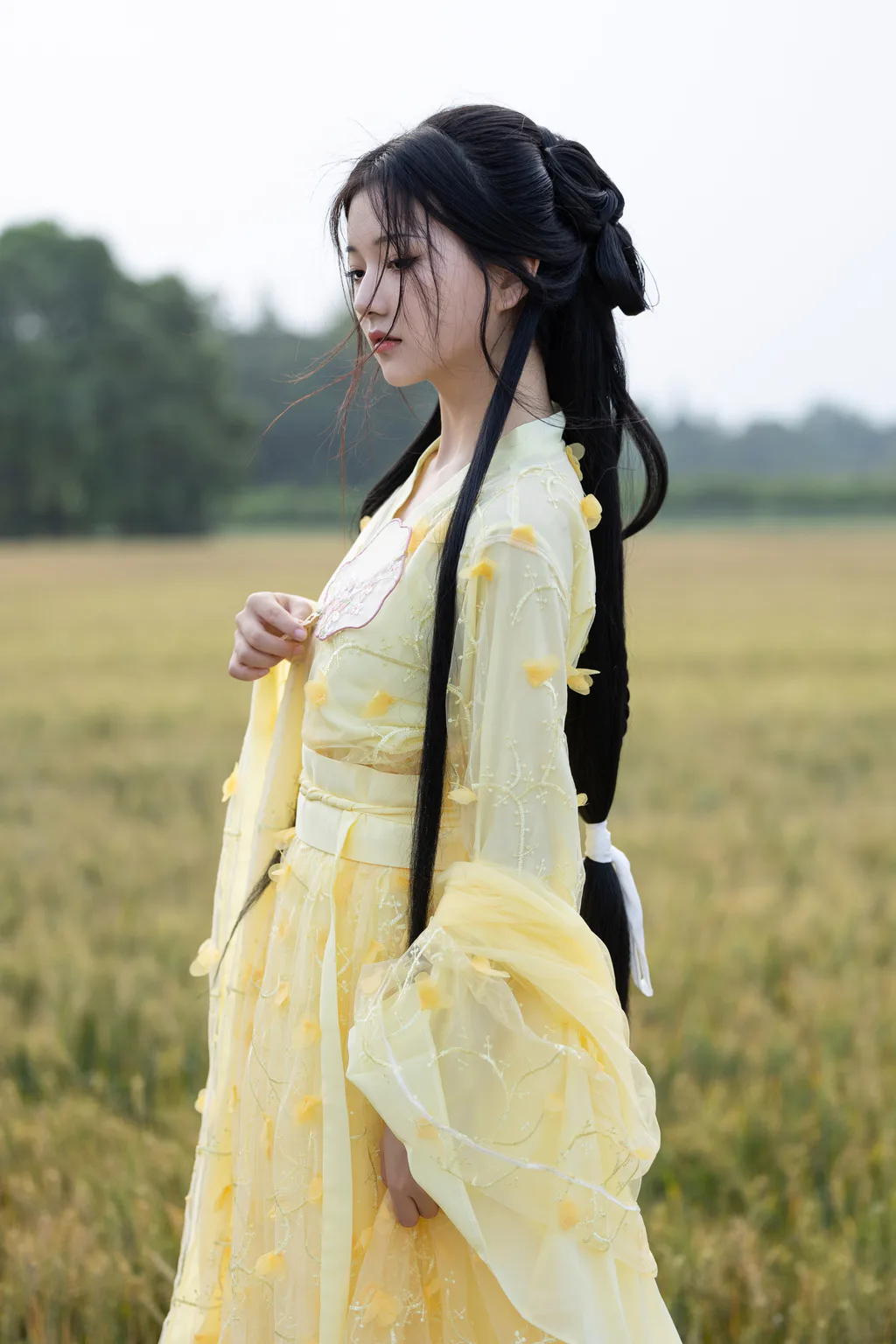 [YITUYU艺图语]2023.05.01 风吹麦浪 若若yuu[21+1P/194MB]