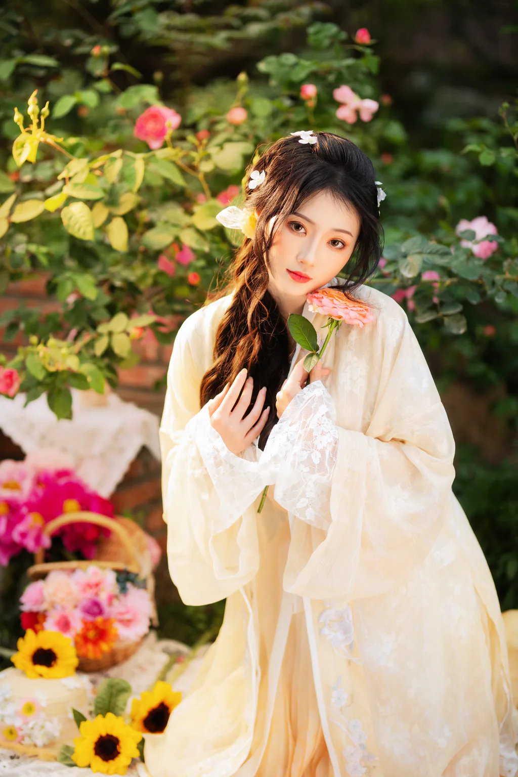 [YITUYU艺图语]2023.04.18 午后玫瑰 柳柳杨柳柳_ [22+1P/147MB]