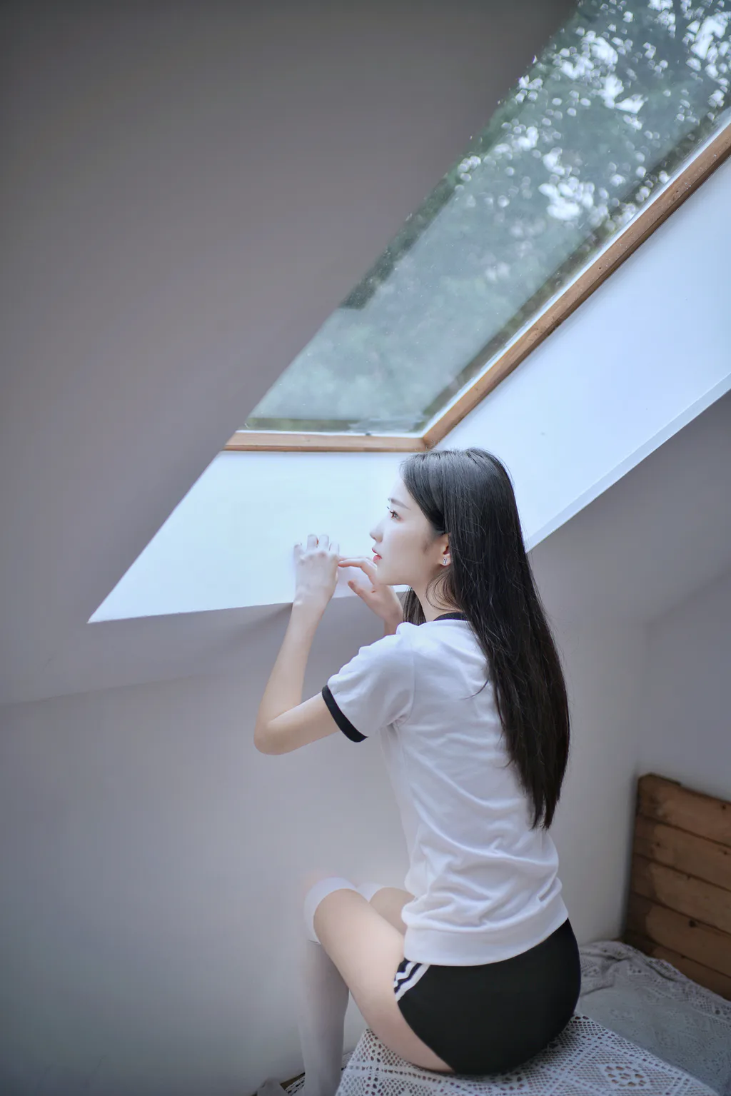 [YITUYU艺图语]2022.12.29 阁楼里的素白 小静[25+1P/594MB]