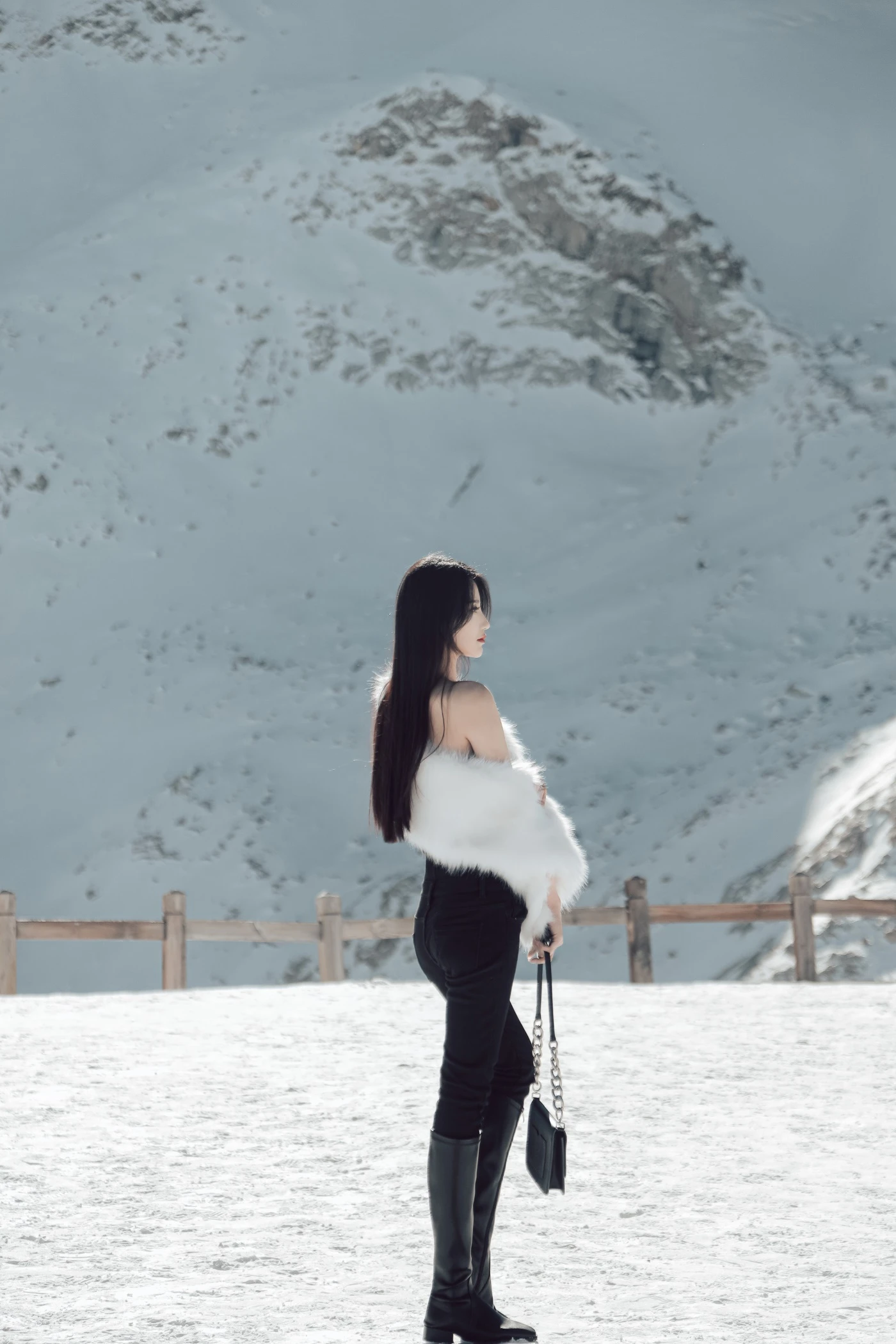 [YITUYU艺图语] 2022.06.21 冰雪之巅 婷婷 [34P/348MB]