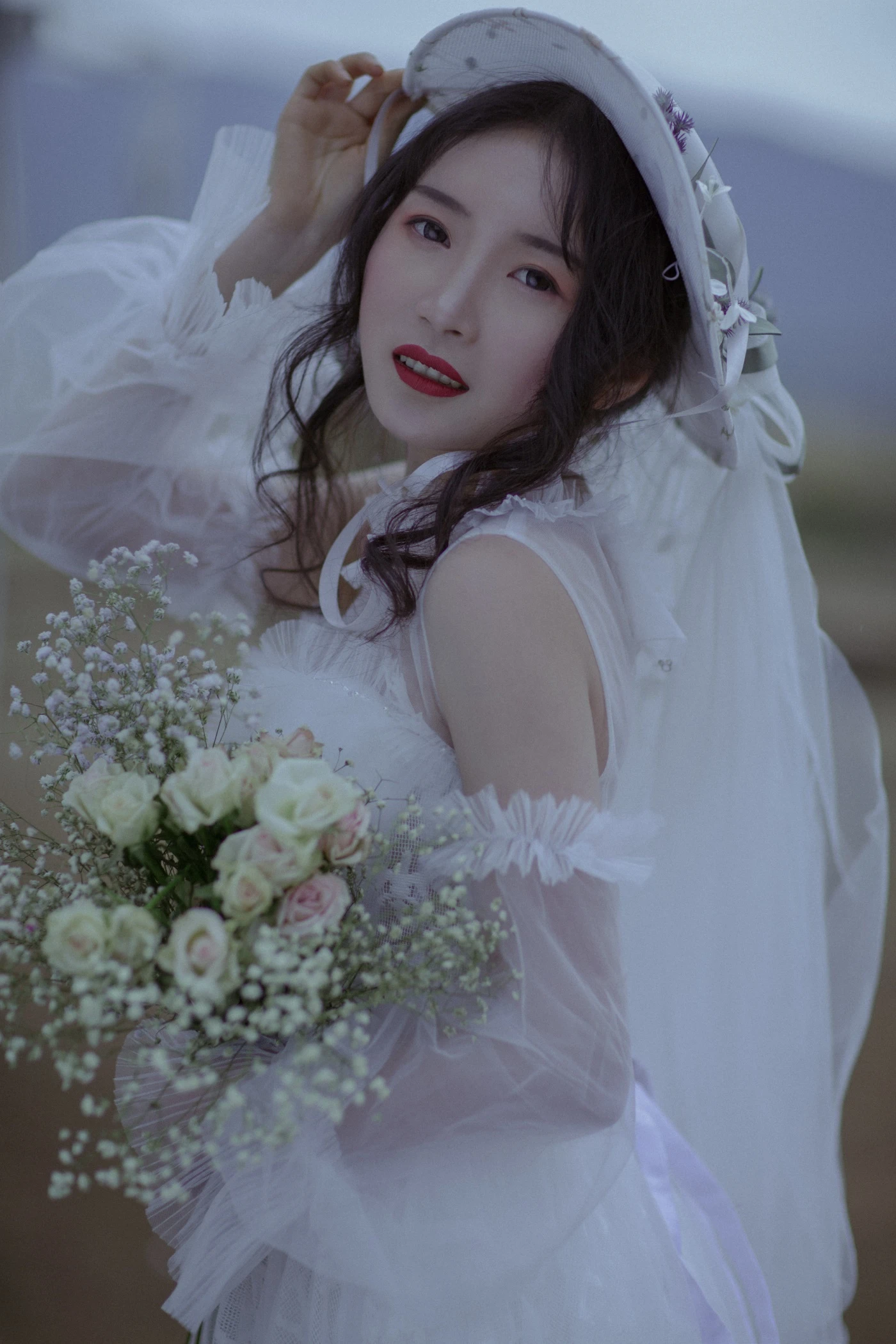 [YITUYU艺图语] 2022.06.25 为自己穿一次婚纱 月下桑小川 [33P/288MB]