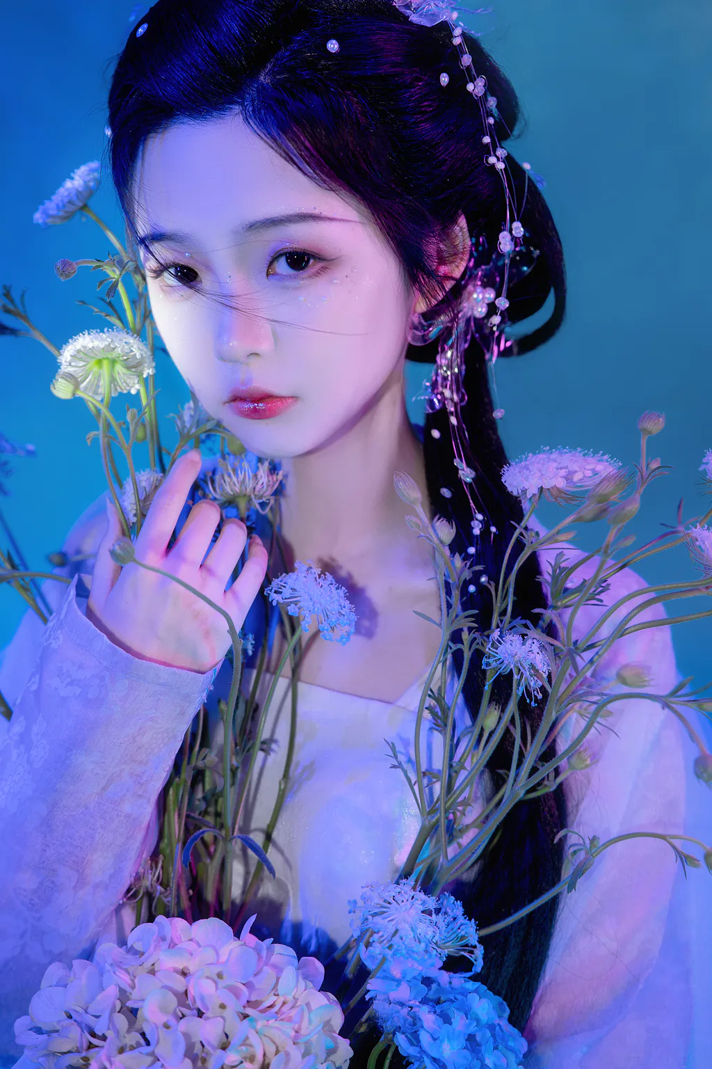 [YITUYU艺图语]2023.01.10 她是那一抹蓝 怀里猫ovo[22+1P/250MB]