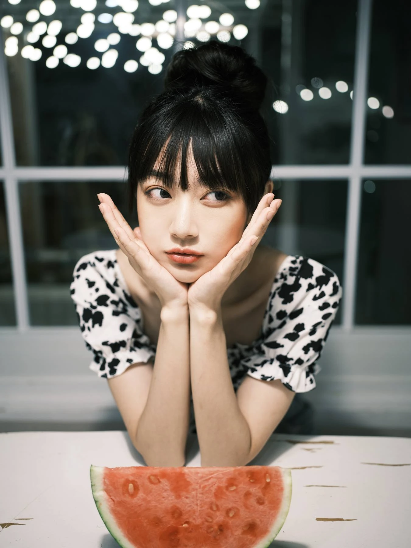 [YITUU艺图语] 2022.04.11 厨房吃瓜 飞鸟咕咕- [31P/300MB]