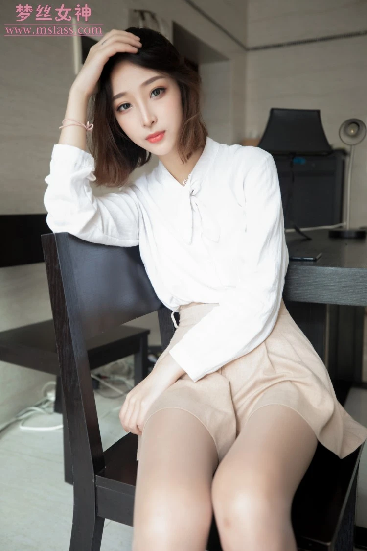 [MSLASS梦丝女神] 2019-08-08 镁钕主播乔儿（肉色丝袜搭配）[72P/608MB]