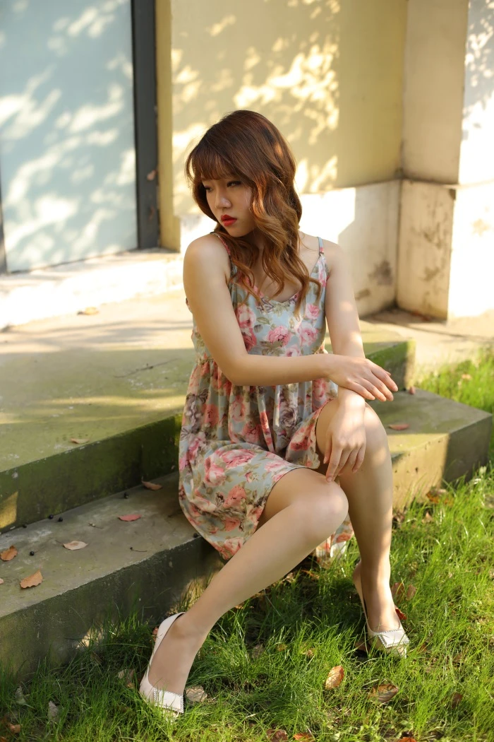 奈丝写真 NO.076：高高-花朵儿吊带碎花裙 [33P/415MB]