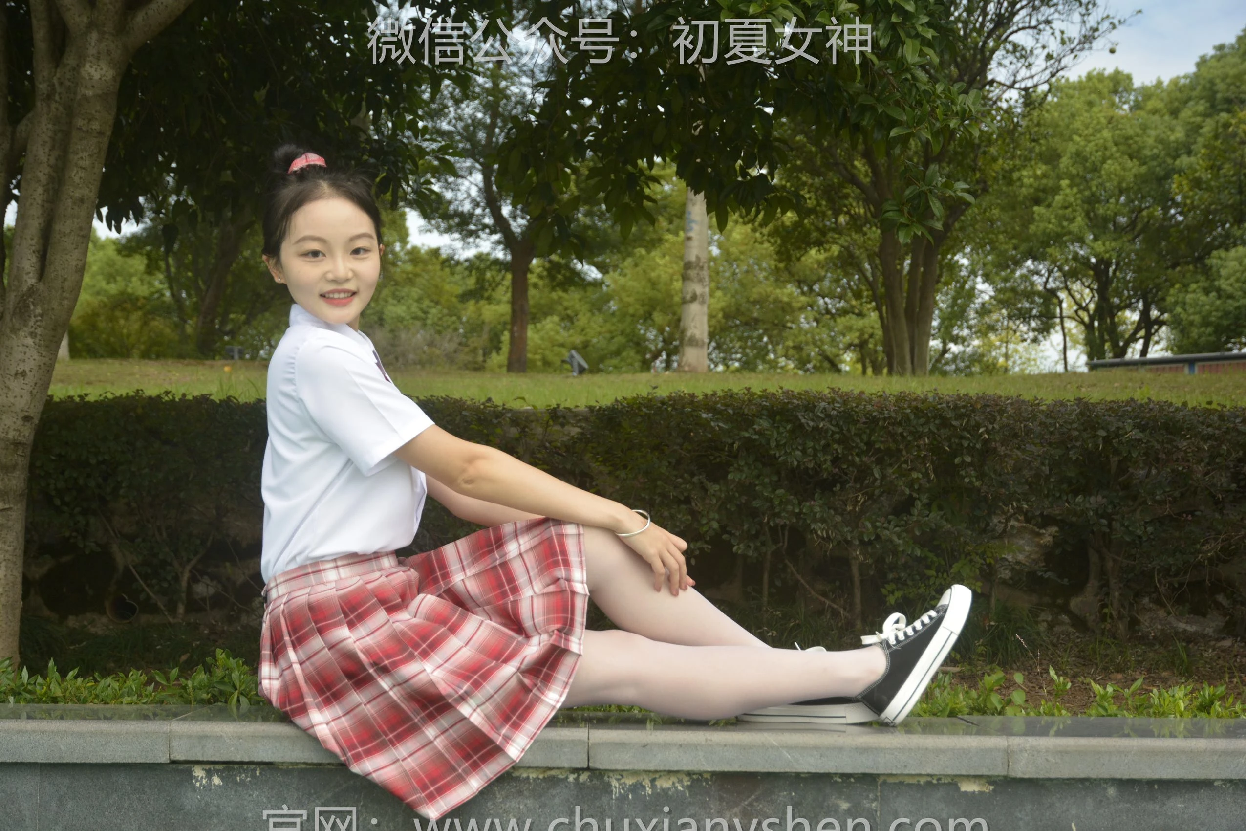 初夏女神 NO.101 双双 大红JK套[130P/1V/4.98GB]