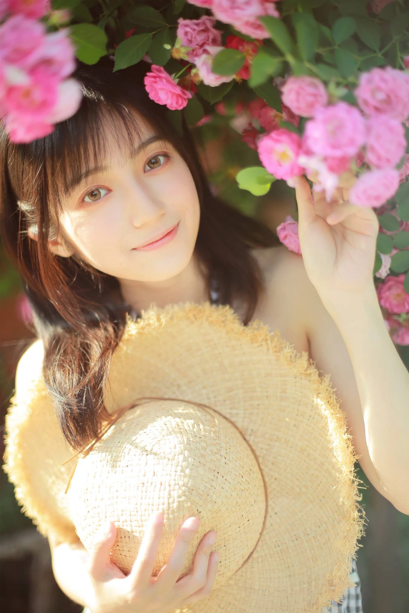 [YITUU艺图语] 2022.05.18 蔷薇迟开 月半了吧 [28P/268MB]