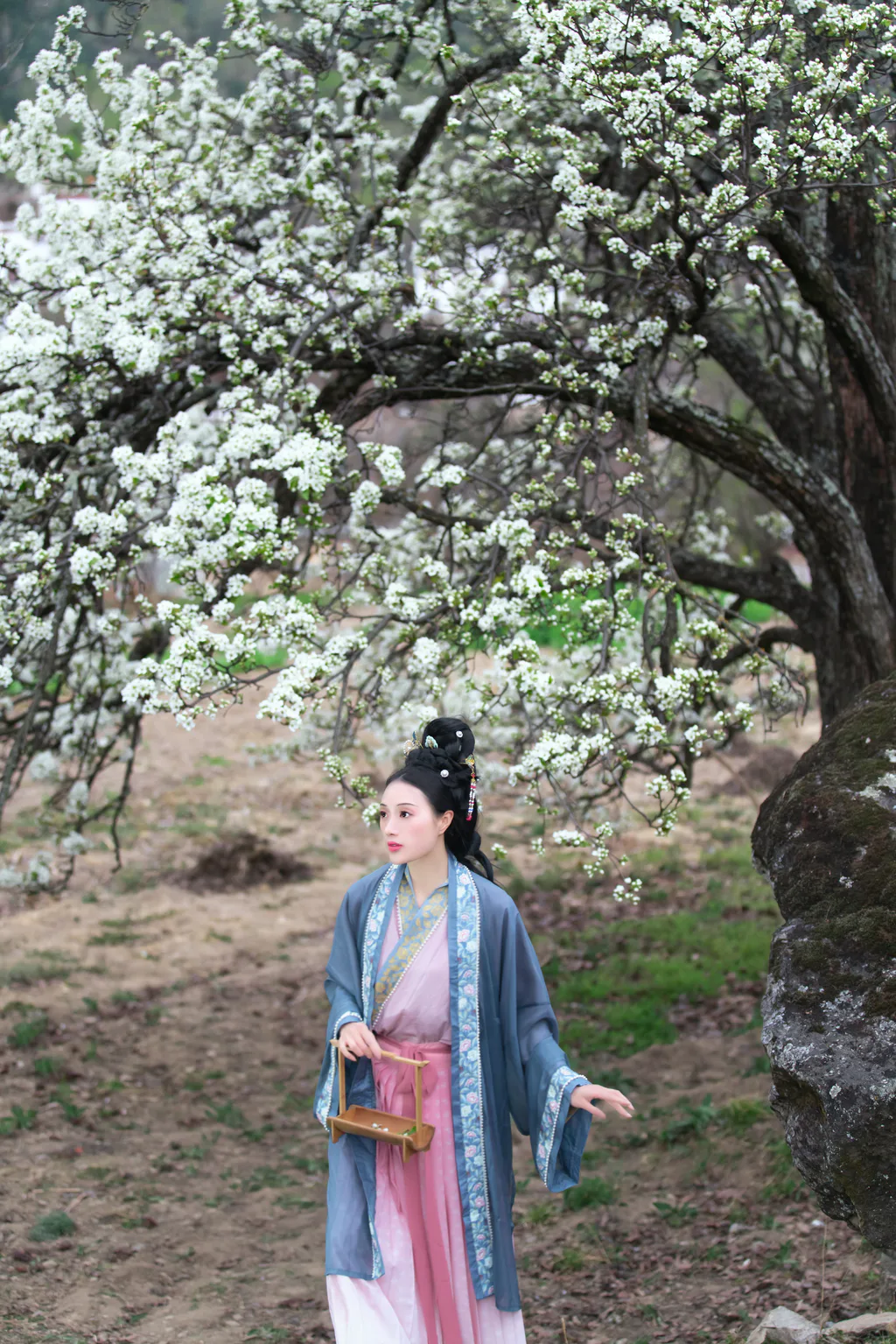 [YITUYU艺图语]2023.04.11 春深处 薇薇 [42+1P/778MB]