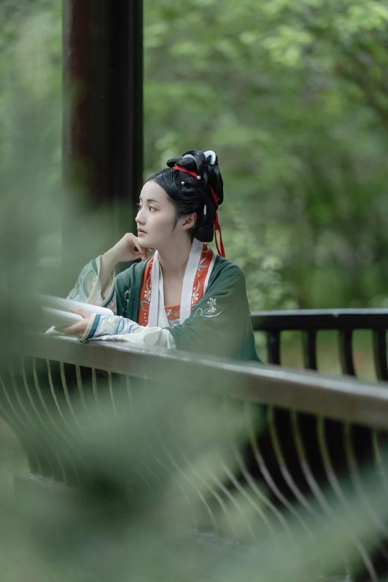 [YITUYU艺图语]2022.10.31 画莫叶 默默[25+1P/272MB]