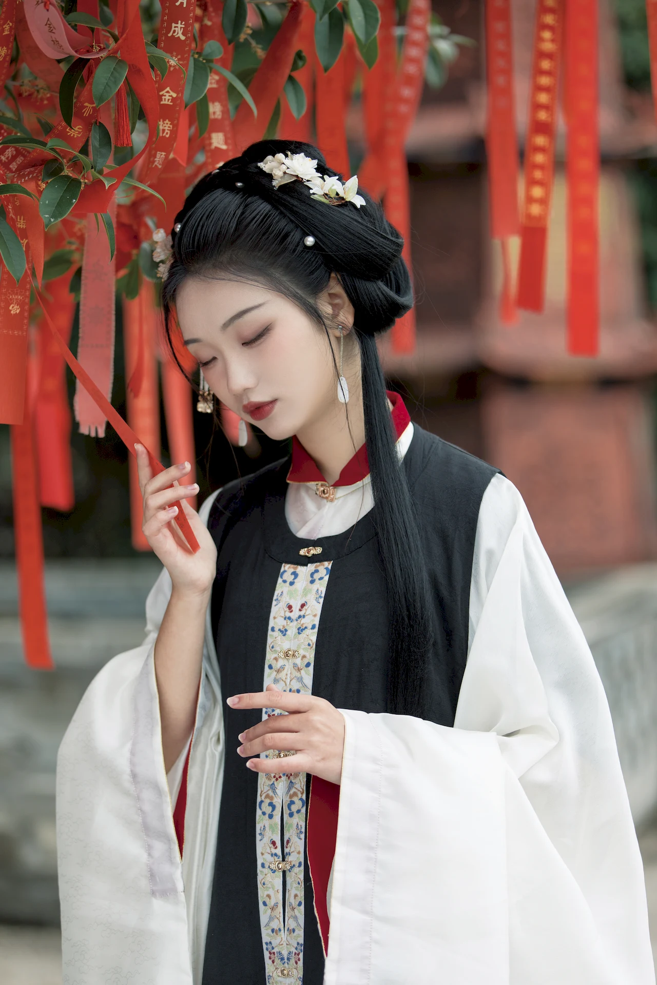 [YITUYU艺图语]2023.07.10 但余钟磬 晚江亭[27+1P/471MB]