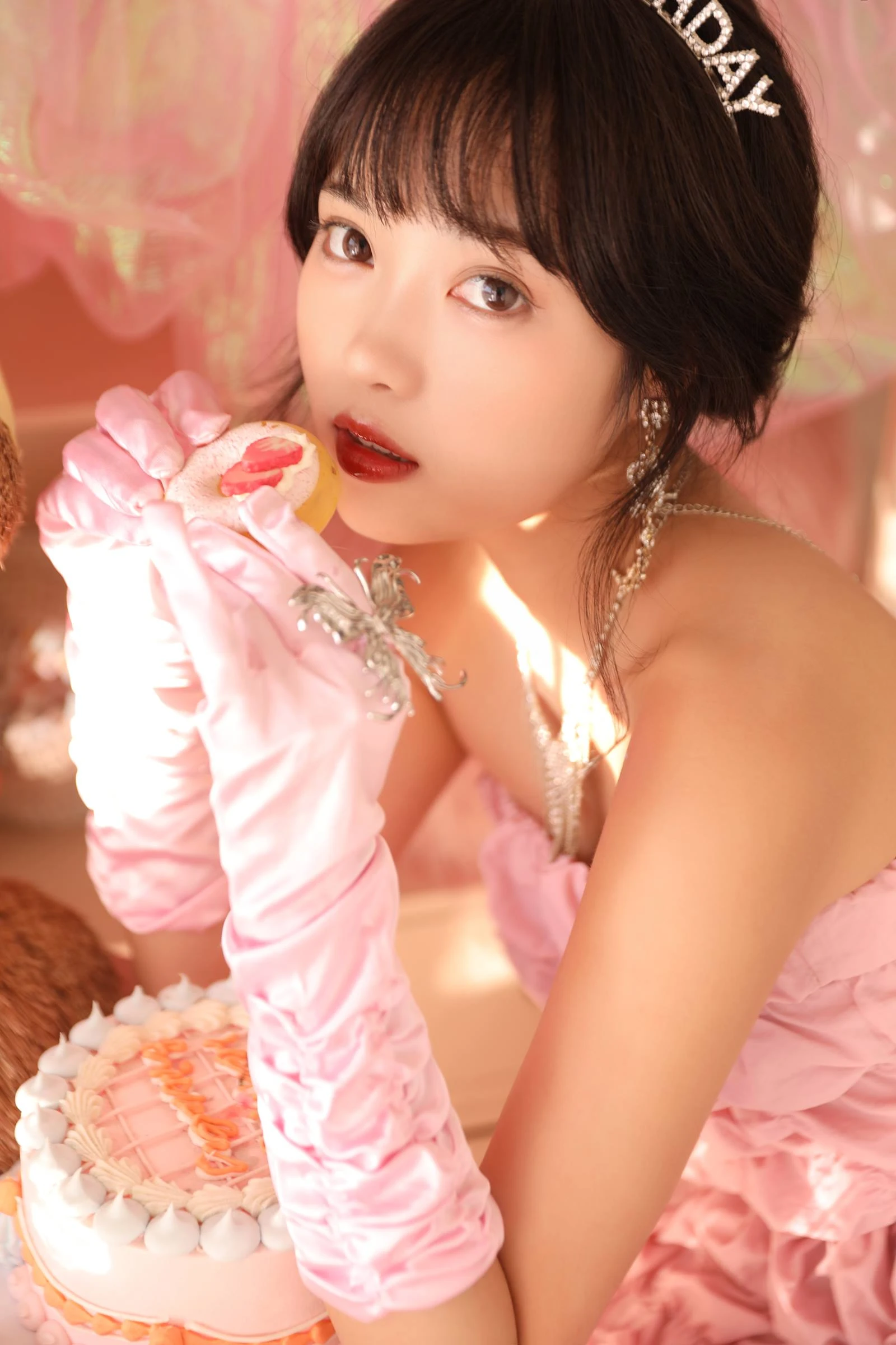 [YITUYU艺图语]2022.10.10 快乐万岁 小薇人儿[26+1P/266MB]