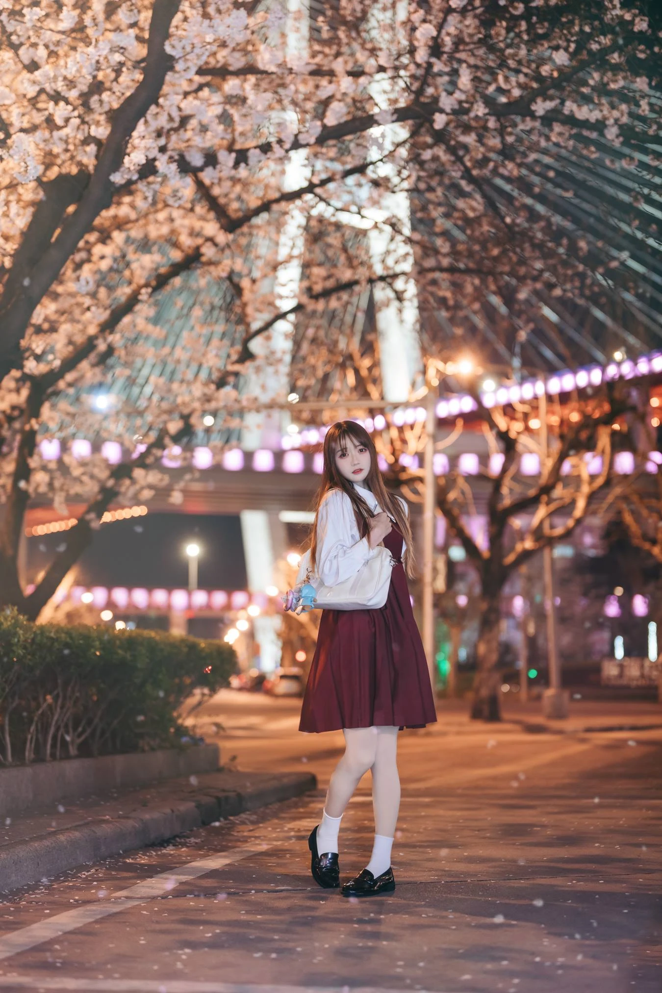 [YITUU艺图语] 2022.04.23 邂逅樱花雨 兔子Zzz不吃胡萝卜 [22P/246MB]