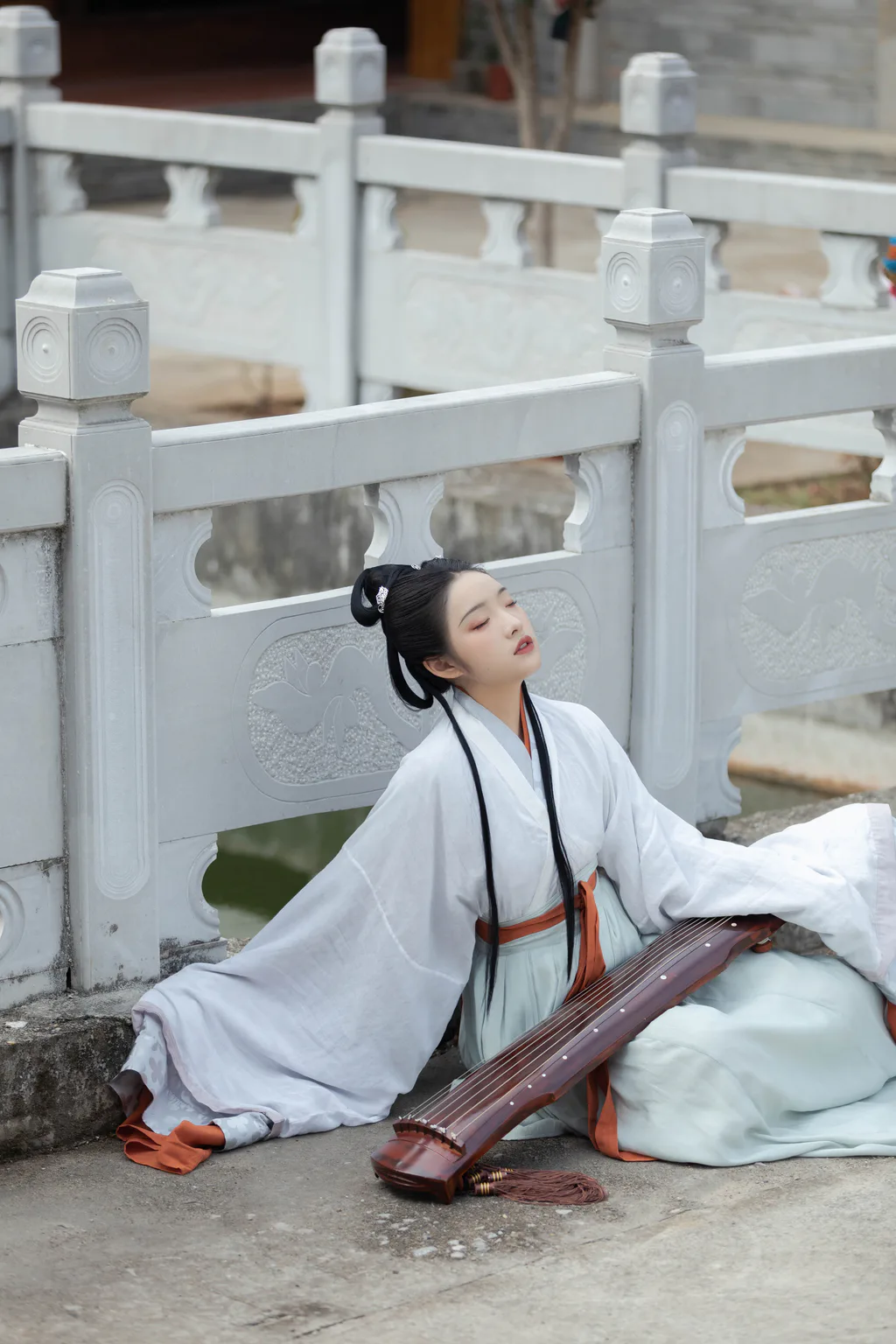 [YITUYU艺图语]2023.04.06 琴君可听 姿姿[24+1P/289MB]