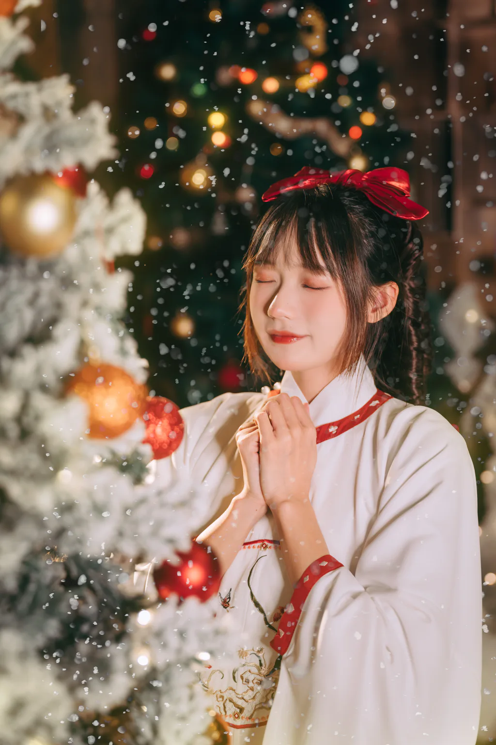 [YITUYU艺图语]2022.12.27 汉洋折衷的圣诞 兔子Zzz不吃胡萝卜[28+1P/194MB]