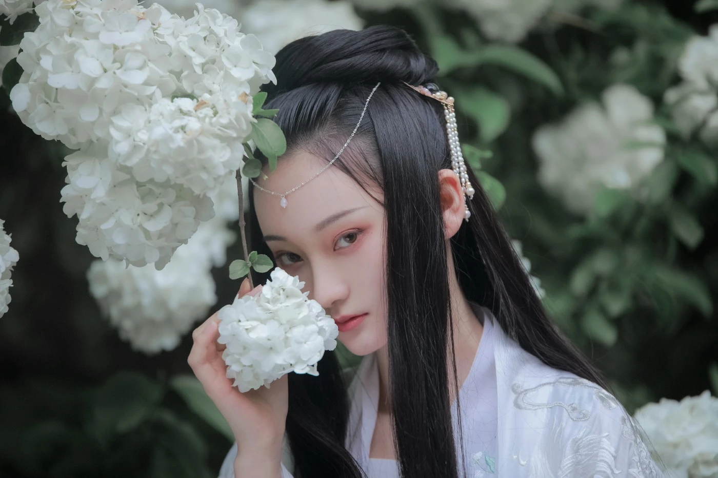 [YITUYU艺图语] 2022.06.15 琼花并貌 云之是小狐狸吖 [22P/481MB]