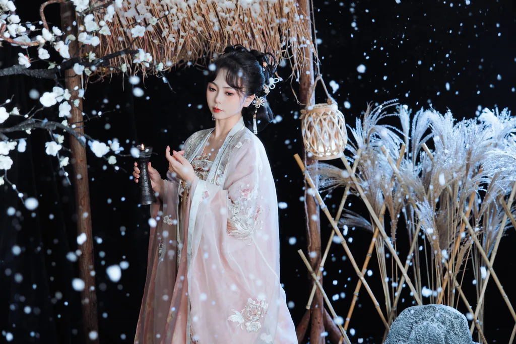 [YITUYU艺图语]2023.03.05 风雪等归人 阡墨红尘[21+1P/472MB]