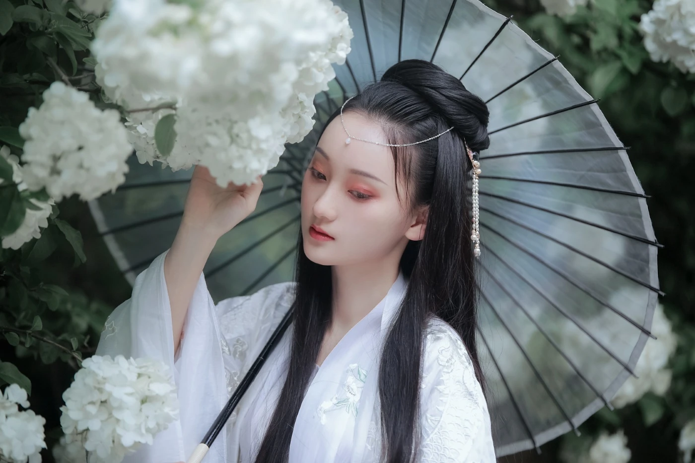 [YITUYU艺图语] 2022.06.15 琼花并貌 云之是小狐狸吖 [22P/481MB]