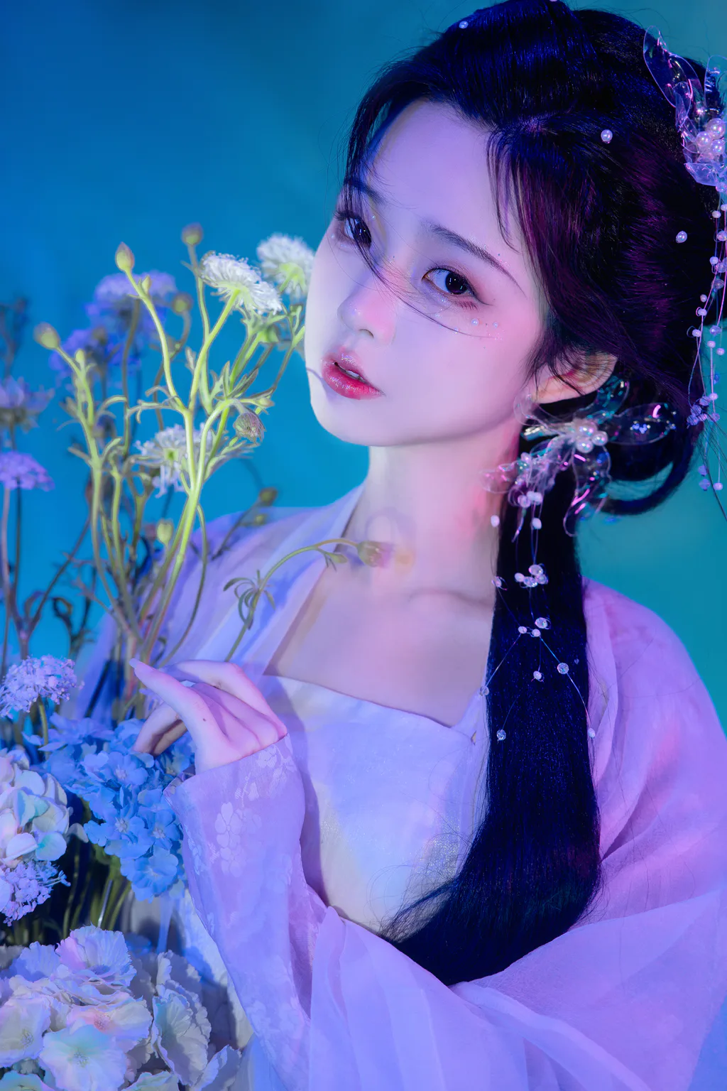[YITUYU艺图语]2023.01.10 她是那一抹蓝 怀里猫ovo[22+1P/250MB]