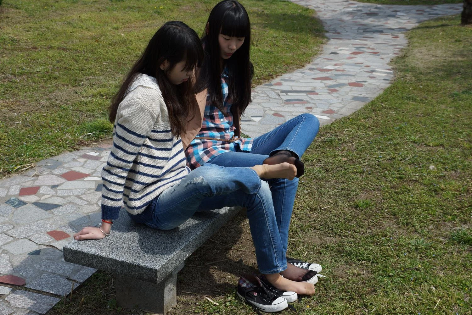 自由摄影 No.311 云云携清新小镁钕草地大战 [59P/250MB]