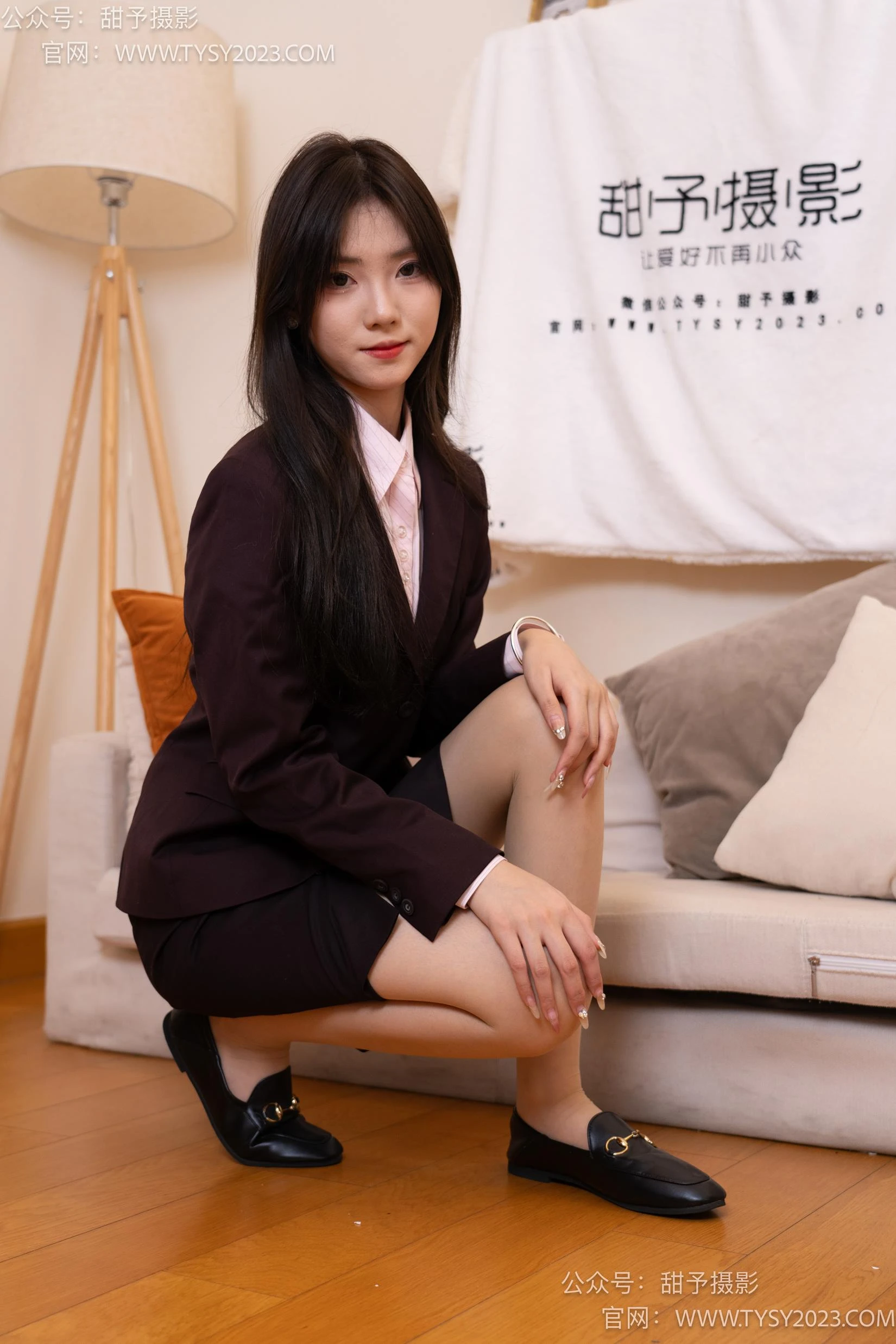 甜予摄影 NO.033 璇璇-银行至服、皮鞋、肉丝[124P/2V/9.63GB]