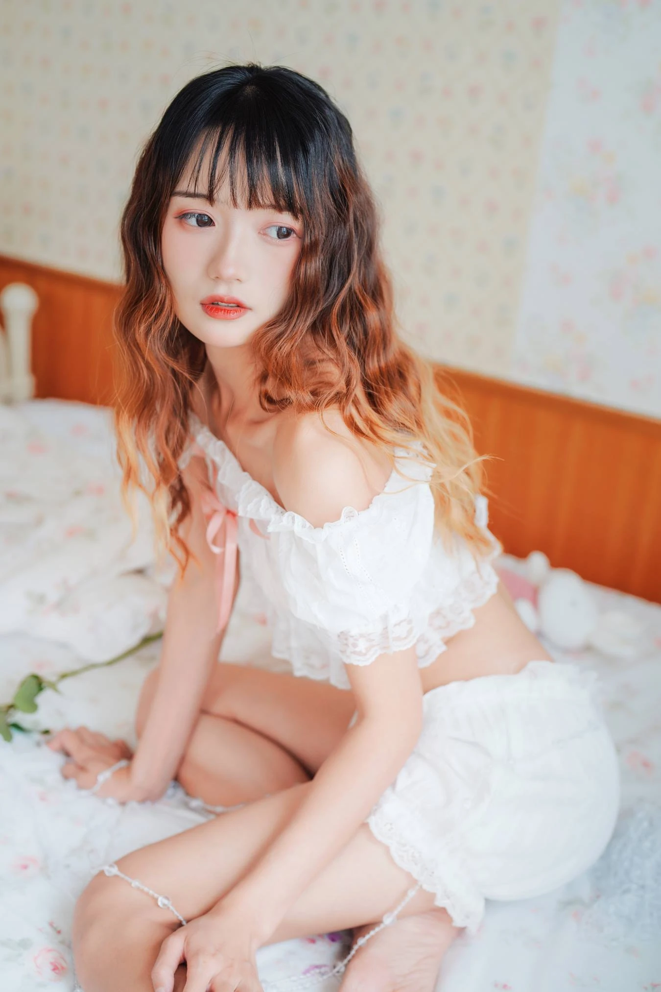 [YITUU艺图语] 2022.04.22 居家少女 兔子Zzz不吃胡萝卜 [34P/371MB]