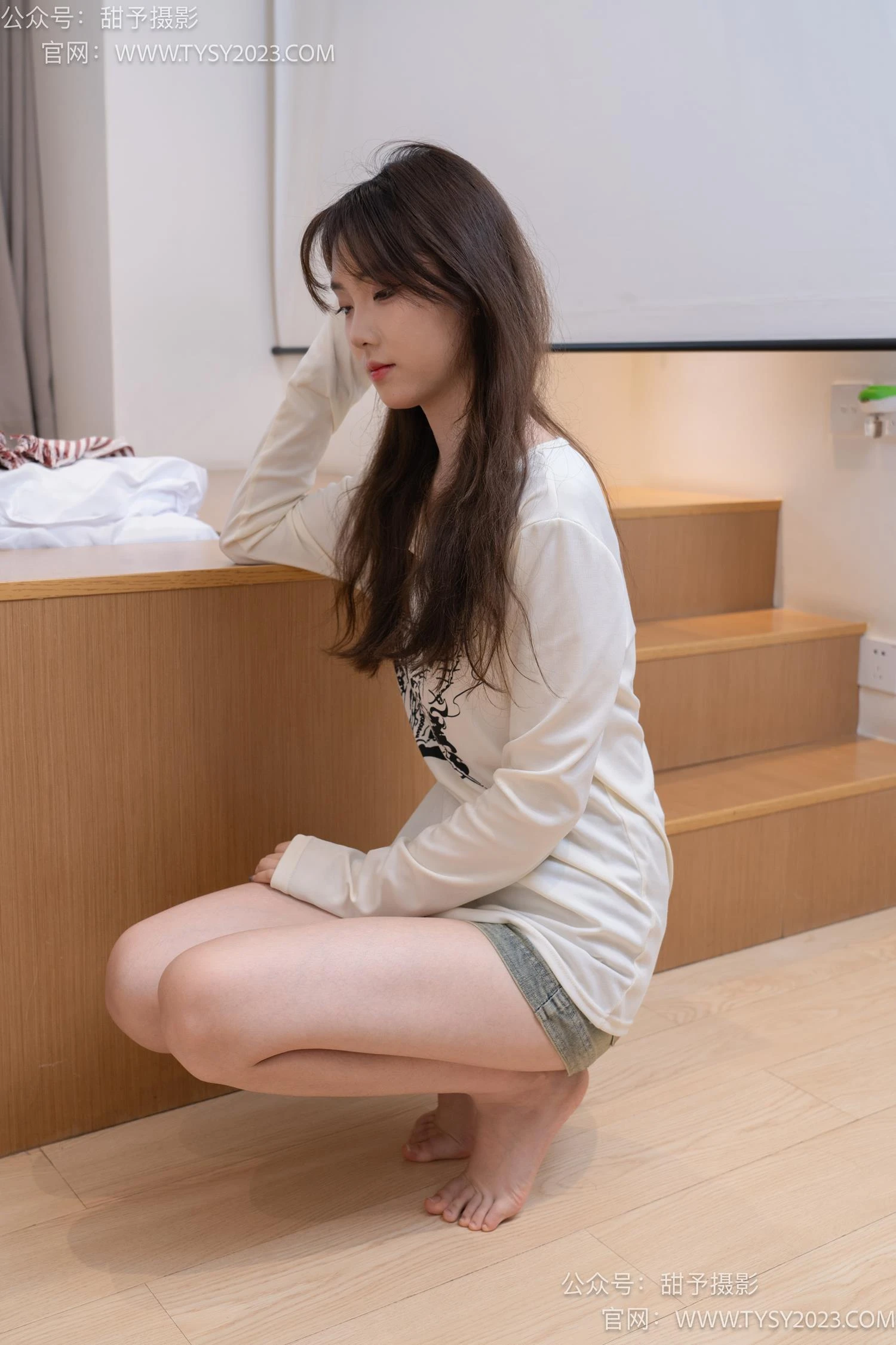 甜予摄影 NO.050 璇璇-板鞋、白棉袜、裸足、泡脚剪指甲剧情[178P/2V/12.9GB]