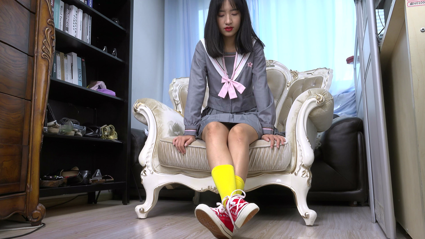 [Sexy Asian Girls Feet]NO.054 雪菲脱掉帆布鞋把脚纹路给你看[227P/600MB]