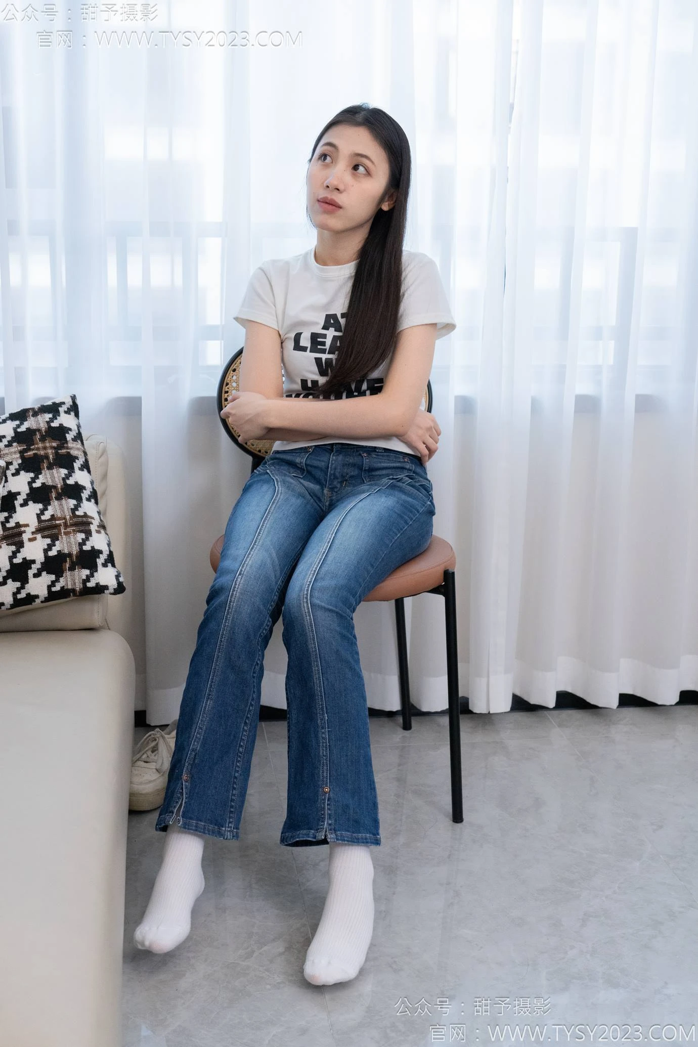 甜予摄影 NO.132 诺诺-板鞋、白棉袜、裸足[129P/2V/9.98GB]